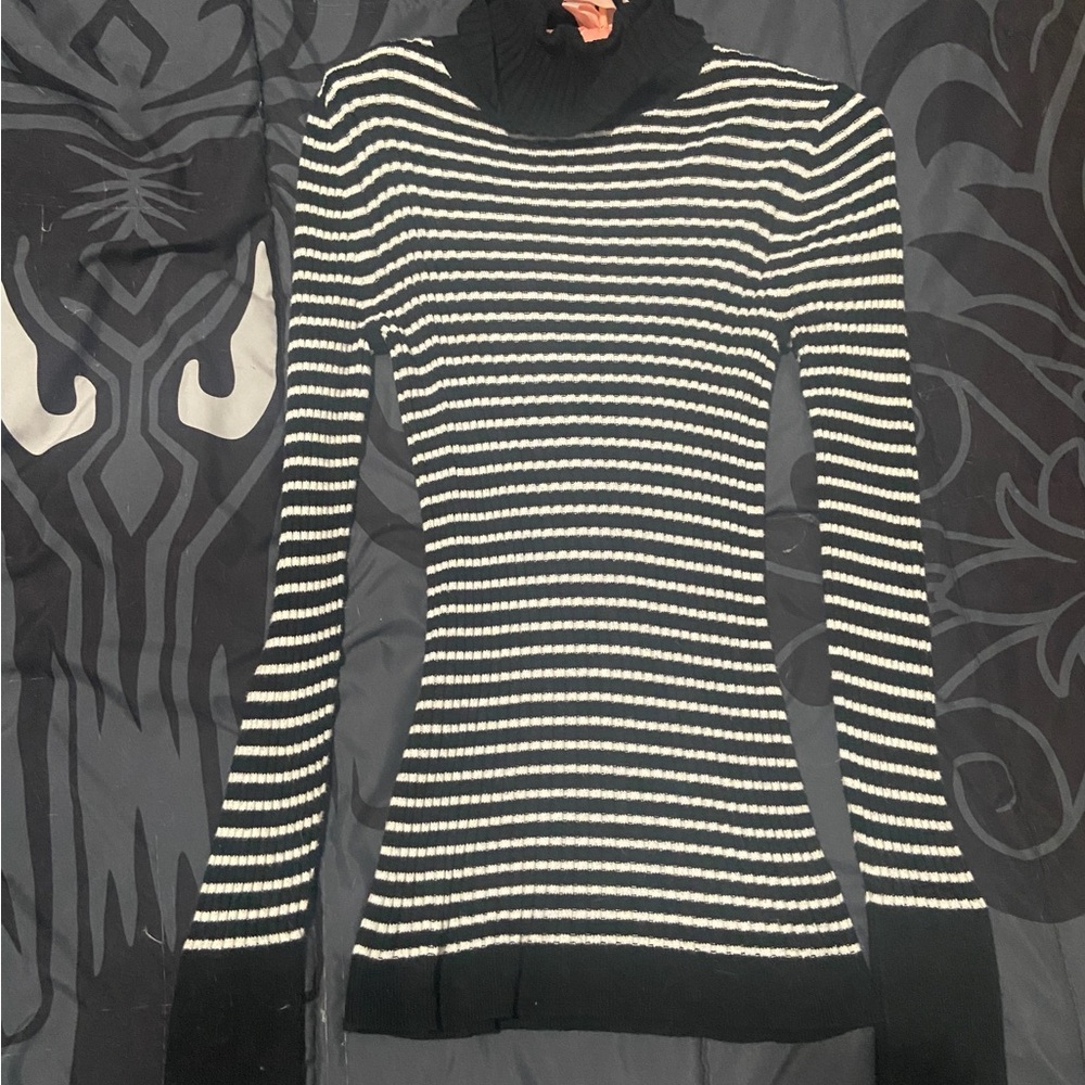 Striped Black and White Women's Sweater